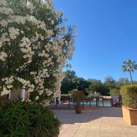2 Bedrooms, 15 Min Walk To Beach, Ac, Pool & Fiber Internet In A Quiet, Private Gated Domain 5Kms To St Tropez Коголин Экстерьер фото