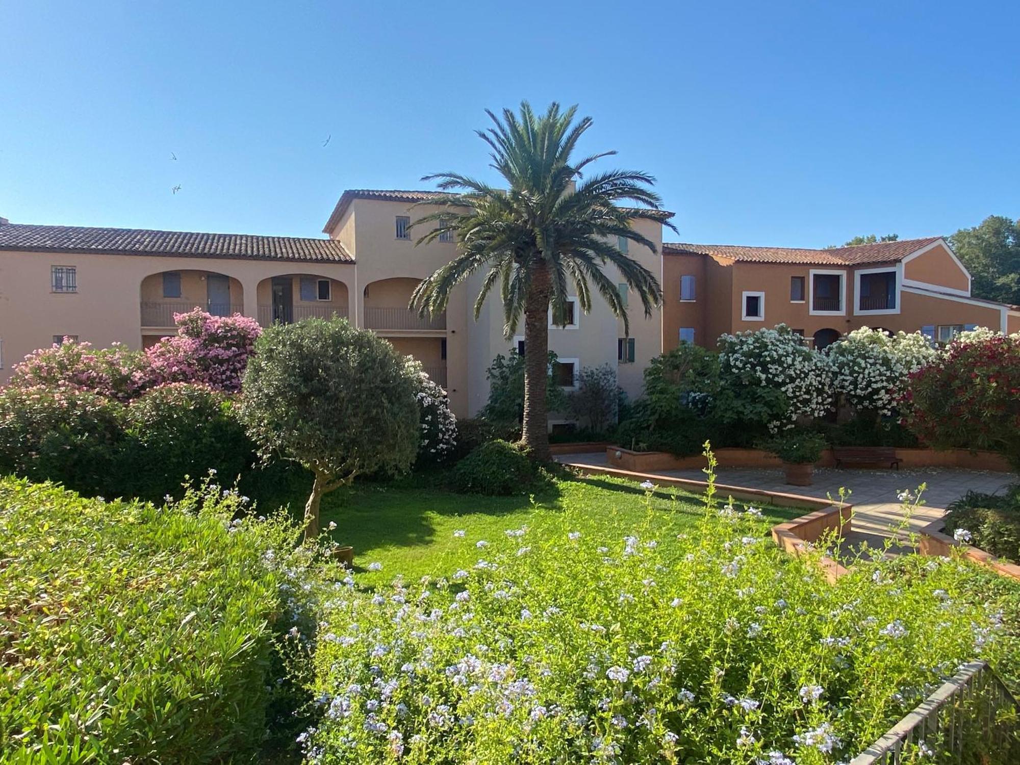 2 Bedrooms, 15 Min Walk To Beach, Ac, Pool & Fiber Internet In A Quiet, Private Gated Domain 5Kms To St Tropez Коголин Экстерьер фото